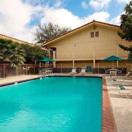 Super 8 By Wyndham Austin South I-35 